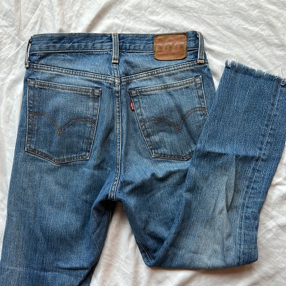 Levi’s high waisted vintage jeans - Picture 3 of 3